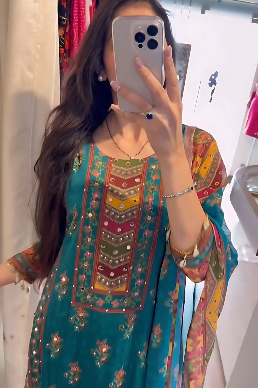 Zoya Heavy Fancy Pair with Dupatta set.